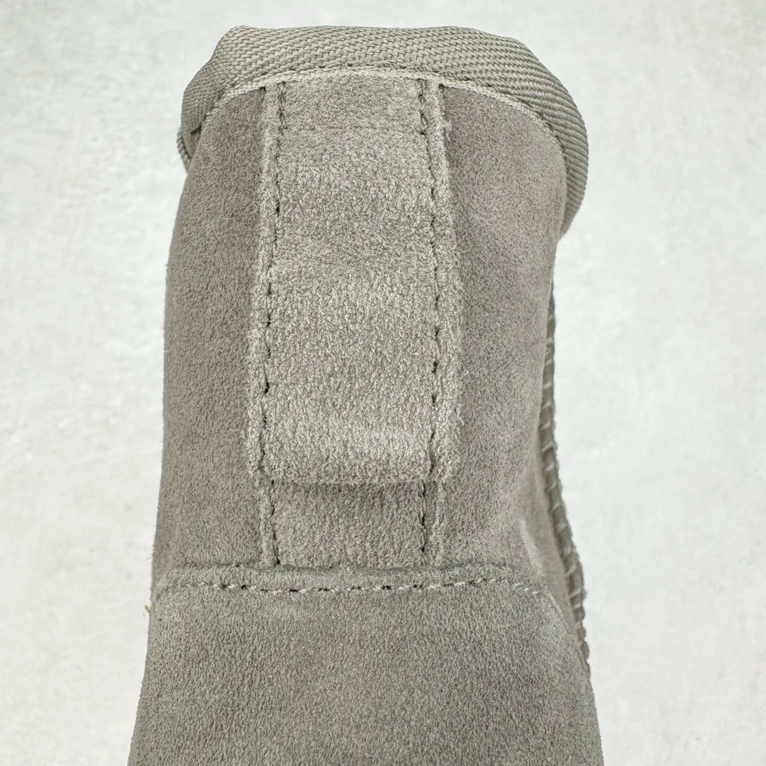 Pick up locally💰520 UGG 6222 Classic short-cut autumn and winter sheepskin and fur integrated snow boots. All shoes are made from the same factory as ZP. Longfeng A-grade Australian imported sheepskin and fur integrated men's and women's boots. Brand OEM production line. Fully follow the ZP process. OEM original pattern maker. Adhering to the principle of no original shoes and no development selection. Pay attention to every detail. The most authentic version on the market. TREADLITE "Light Wing" technology outsole. Lightweight/durable/flexible/pile size: 35 36 37 38 39 40 41 42 43 44 45 Coding: by2936060